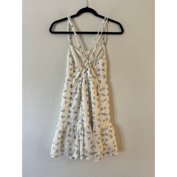 Kestan Strappy Cross Back Mini Dress Size S White Blue Floral Textured Tiered - Picture 3 of 8
